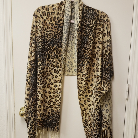 Leopard print scarf - Picture 6 of 6